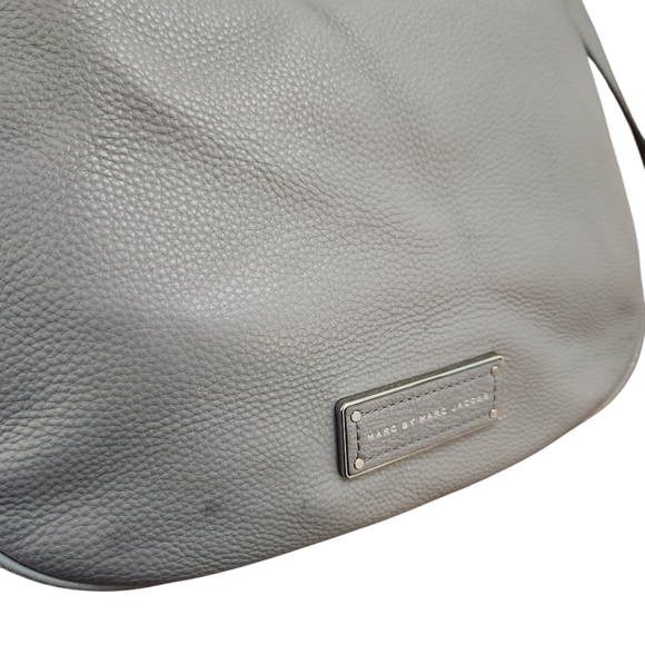 Marc By Marc Jacobs Light Gray Hobo Bag Pre-Loved - Picture 7 of 11